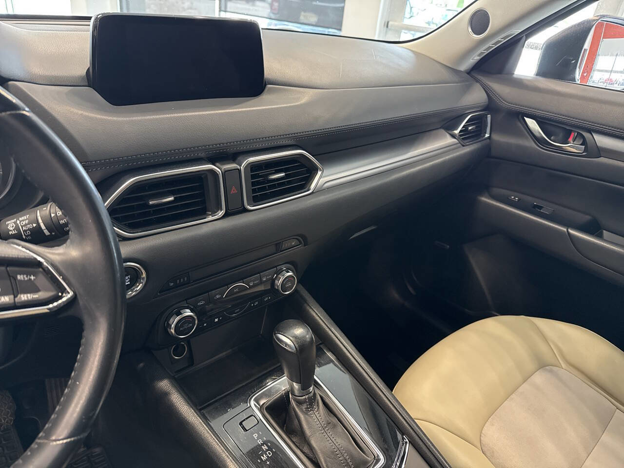 Used 2017 MAZDA CX-5 Touring w/ Preferred Equipment Package FWD image 20