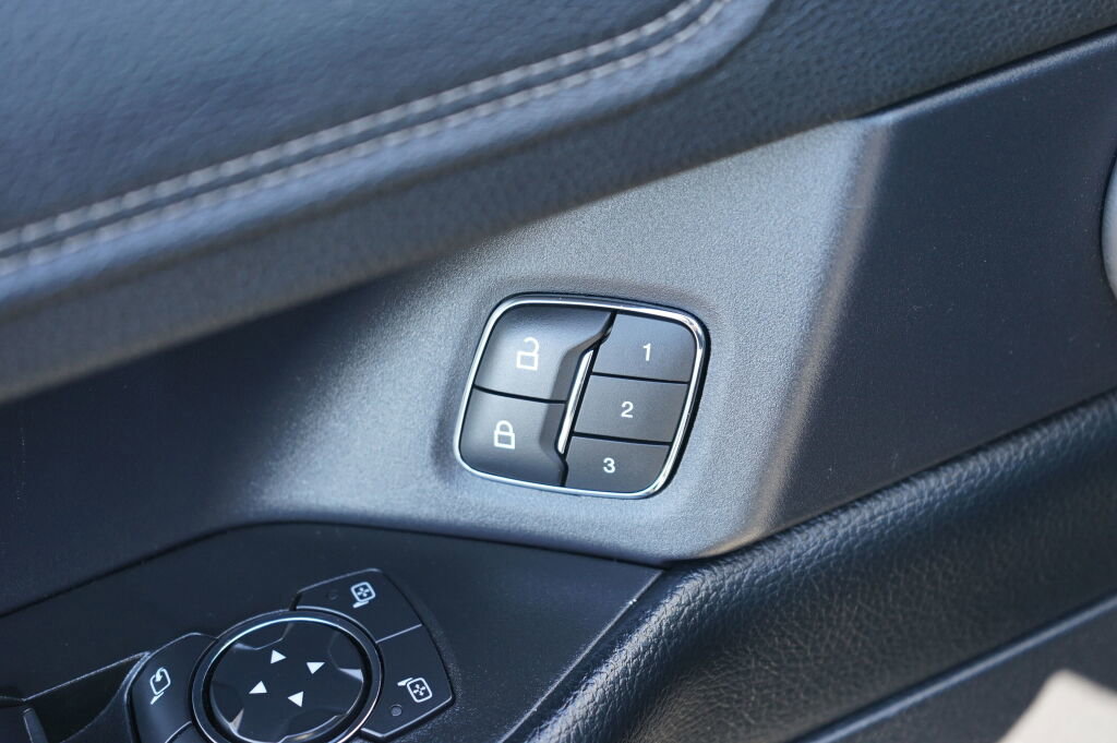 Used 2021 Ford Expedition Limited image 32