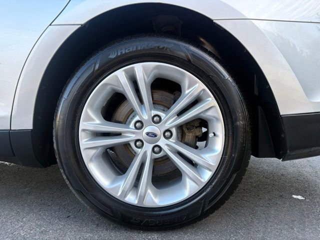 Used 2016 Ford Taurus SE FWD image 14