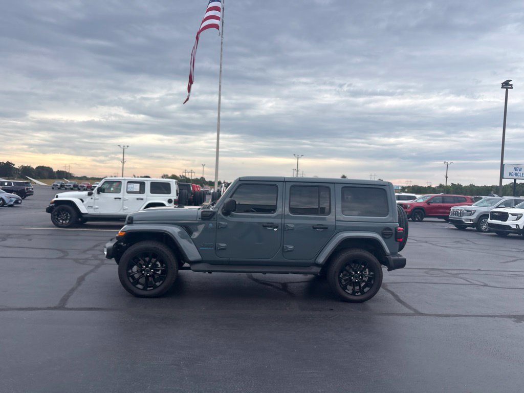 Used 2025 Jeep Wrangler Unlimited Sahara AWD/4WD image 2