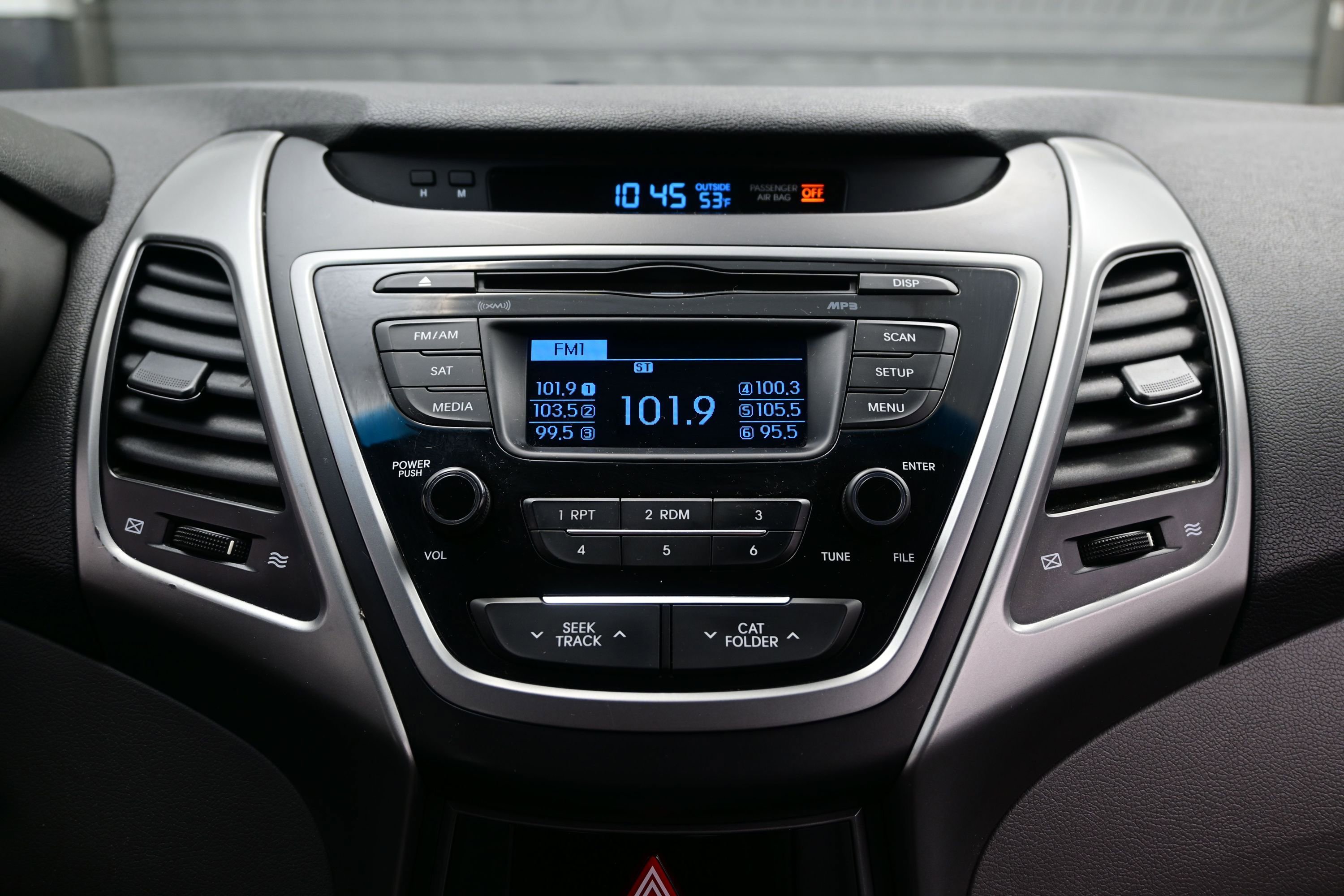 Used 2015 Hyundai Elantra SE FWD image 16
