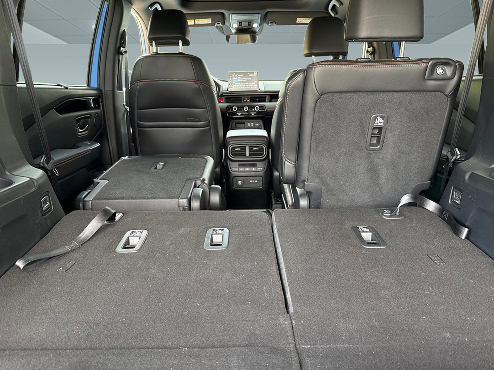 Used 2025 Honda Pilot TrailSport image 34