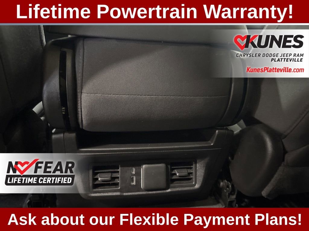 Used 2025 Chevrolet Silverado 2500 LT w/ Convenience Package image 16