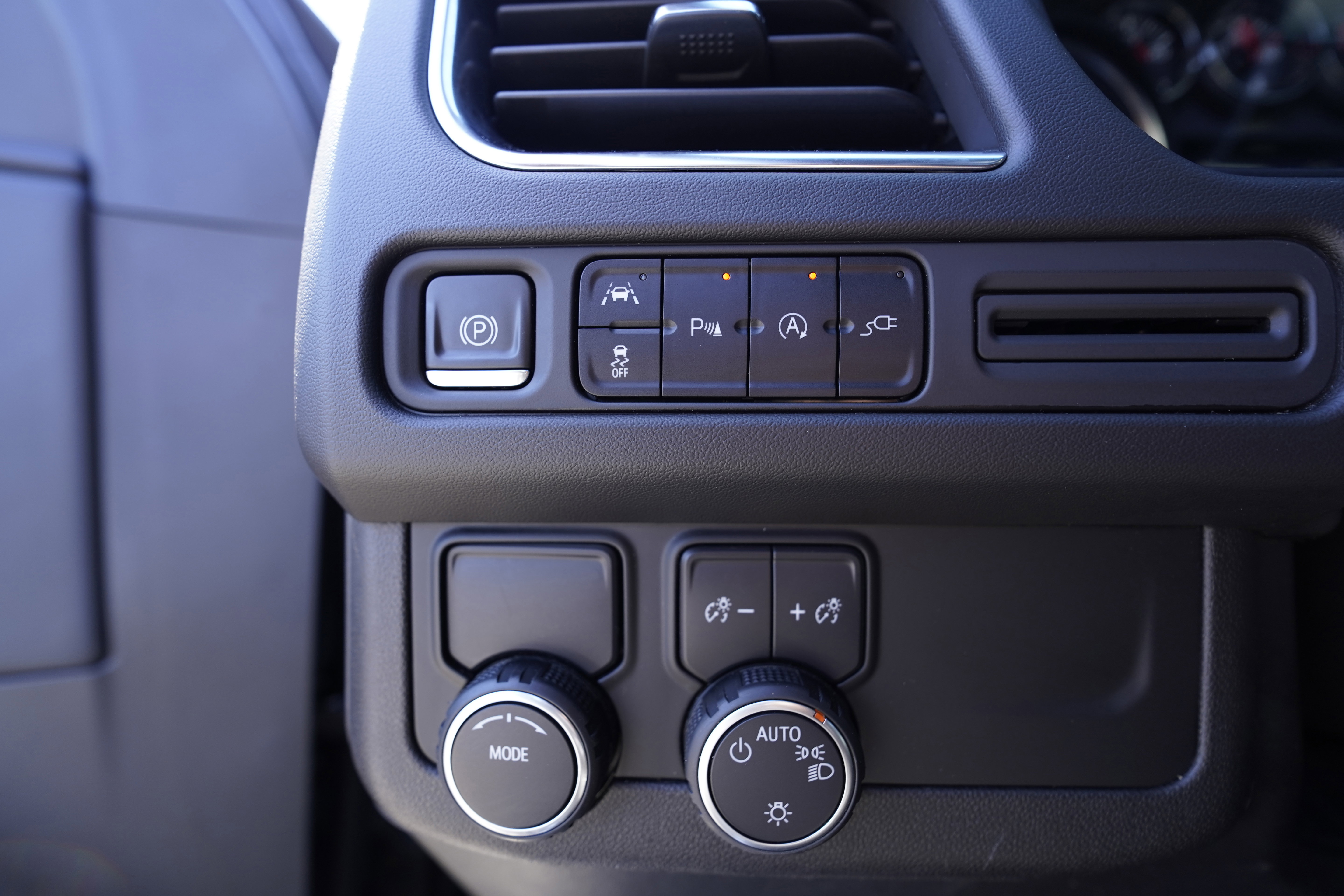 Used 2021 Chevrolet Tahoe LT w/ LT Signature Plus Package RWD image 18