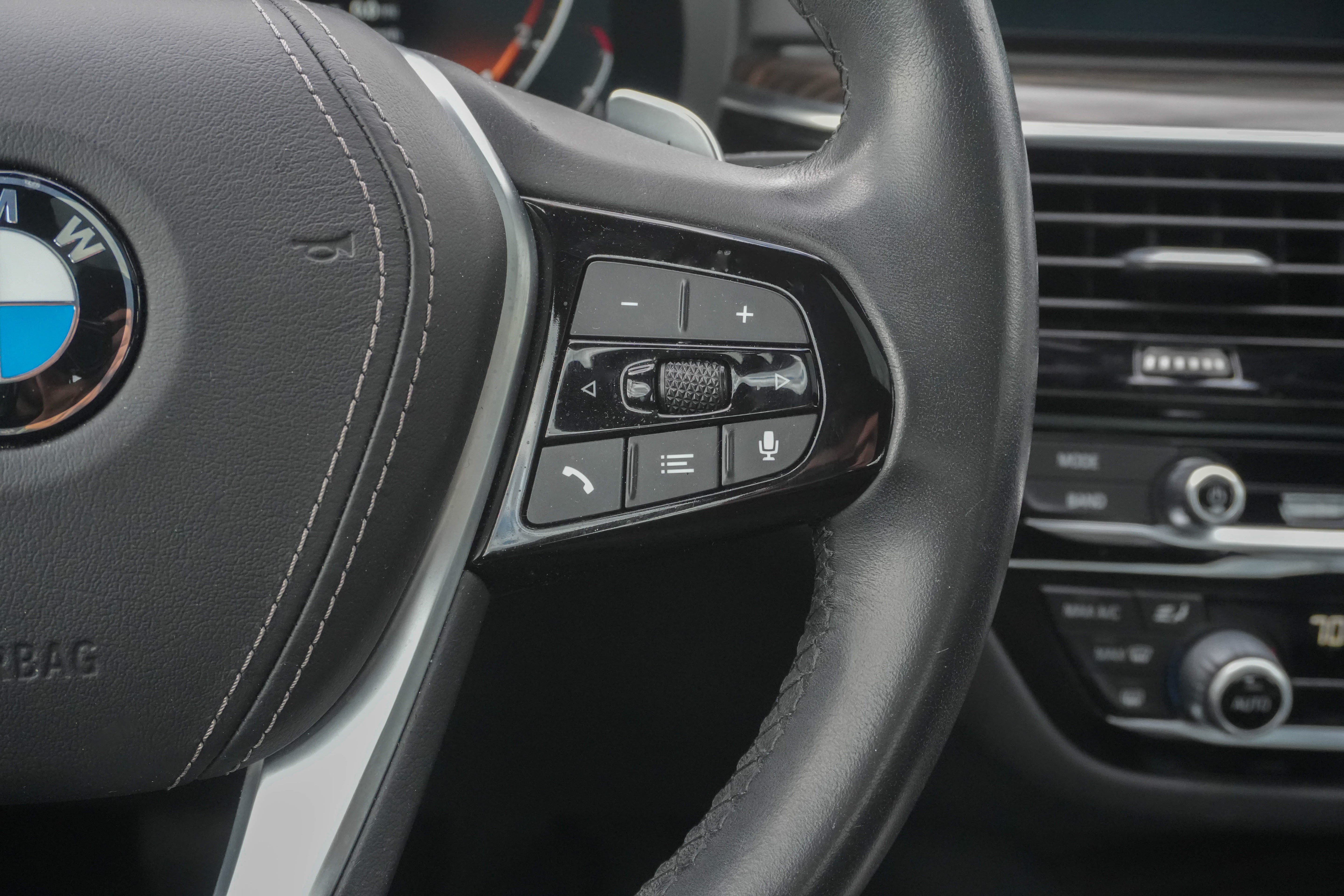 Used 2020 BMW 530i w/ Convenience Package RWD image 19