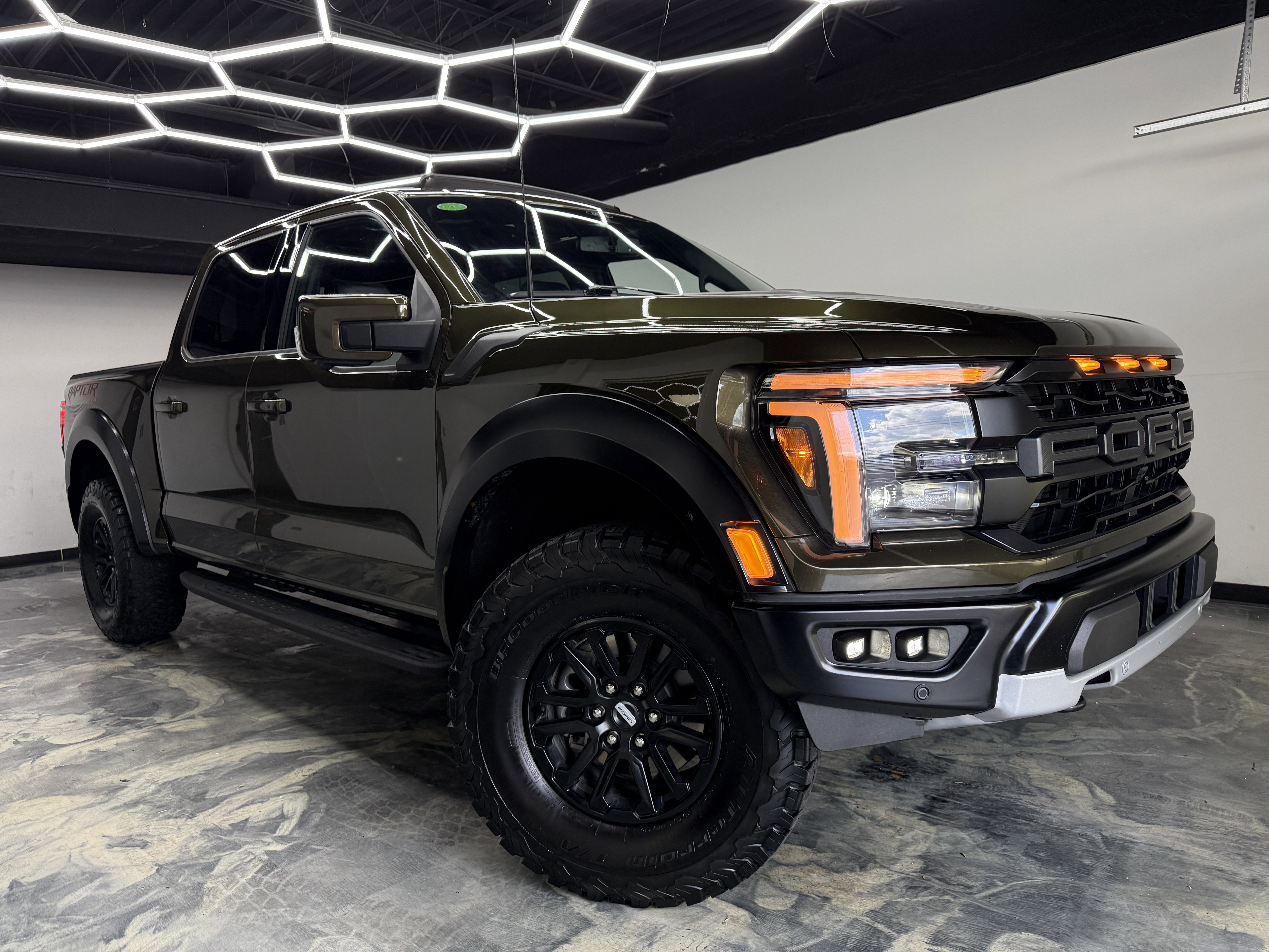 Used 2025 Ford F150 Raptor AWD/4WD image 7