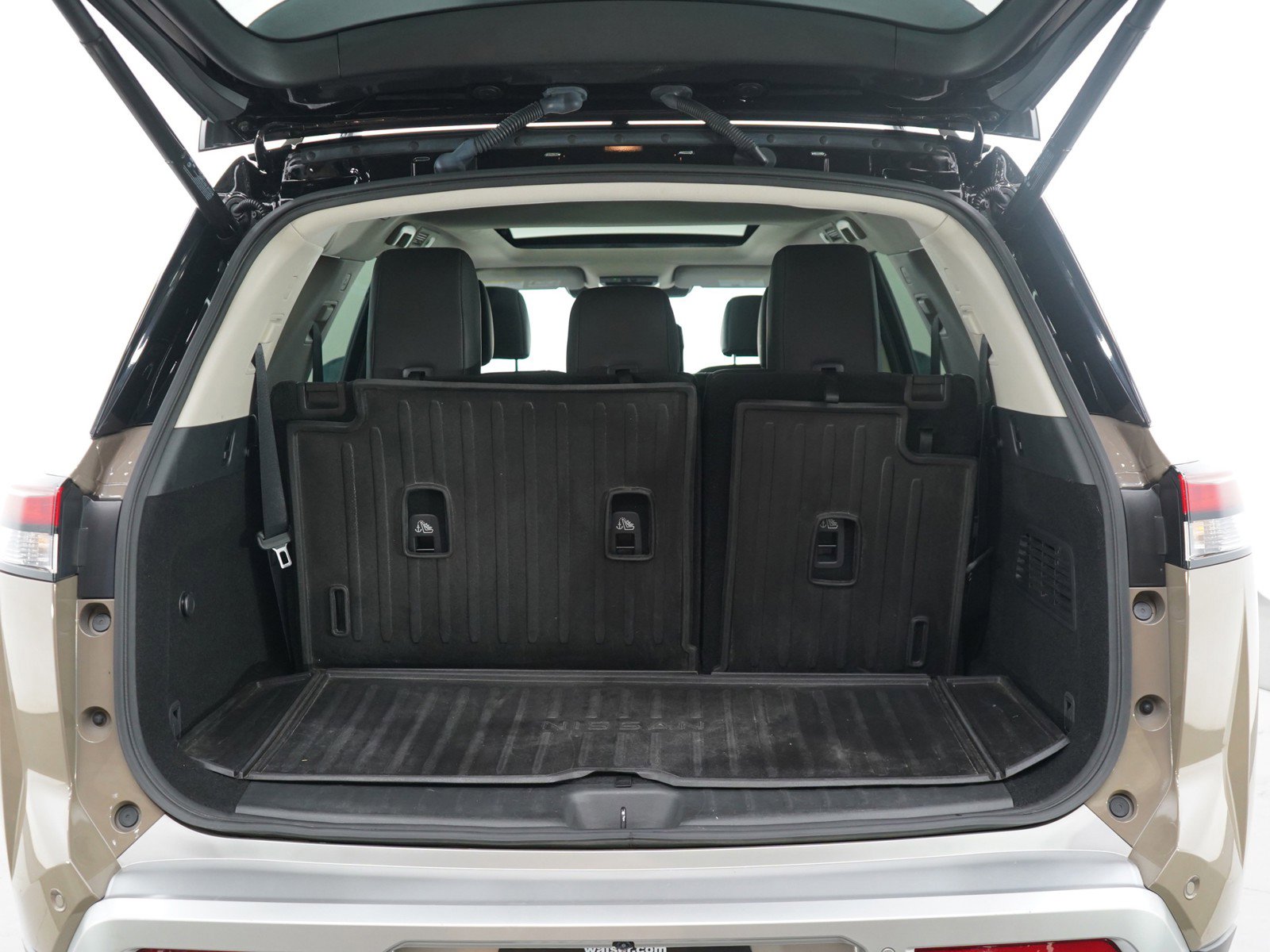 Used 2023 Nissan Pathfinder Platinum w/ Lighting Package (N92) image 17