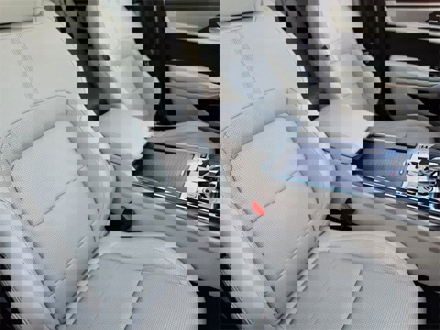 Used 2024 Jaguar XF R-Dynamic SE image 10