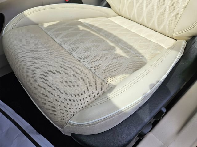 Used 2022 Buick Envision Avenir w/ Technology Package II image 8