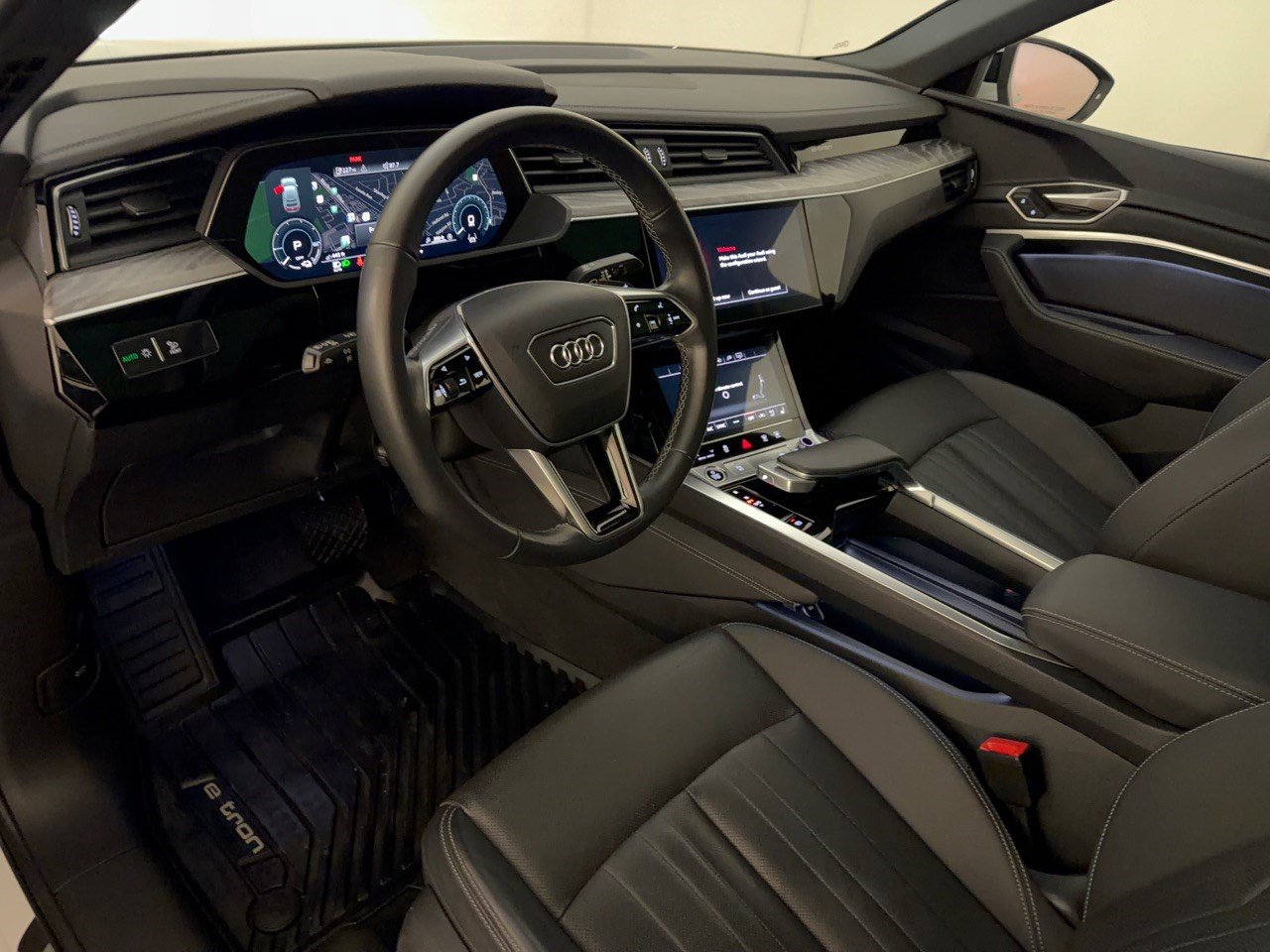 Used 2024 Audi Q8 e-tron Premium Plus AWD/4WD image 4