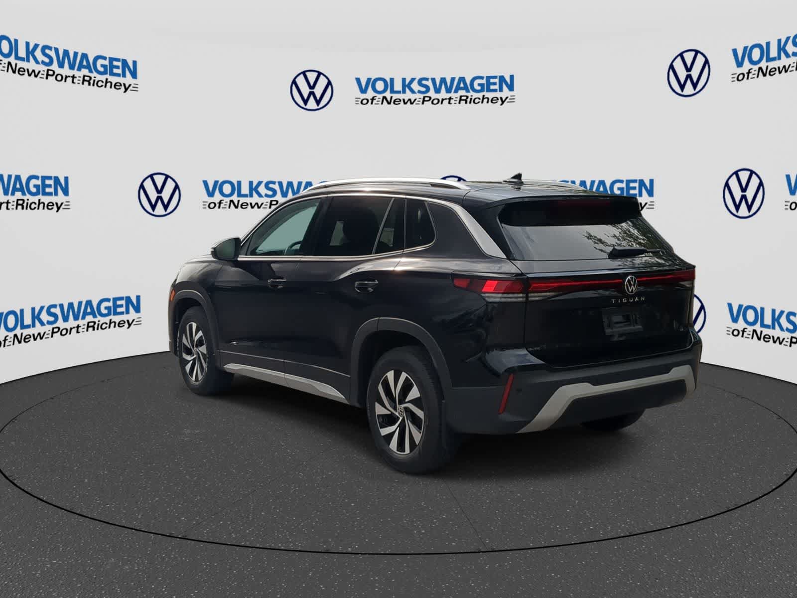 New 2025 Volkswagen Tiguan S FWD image 6