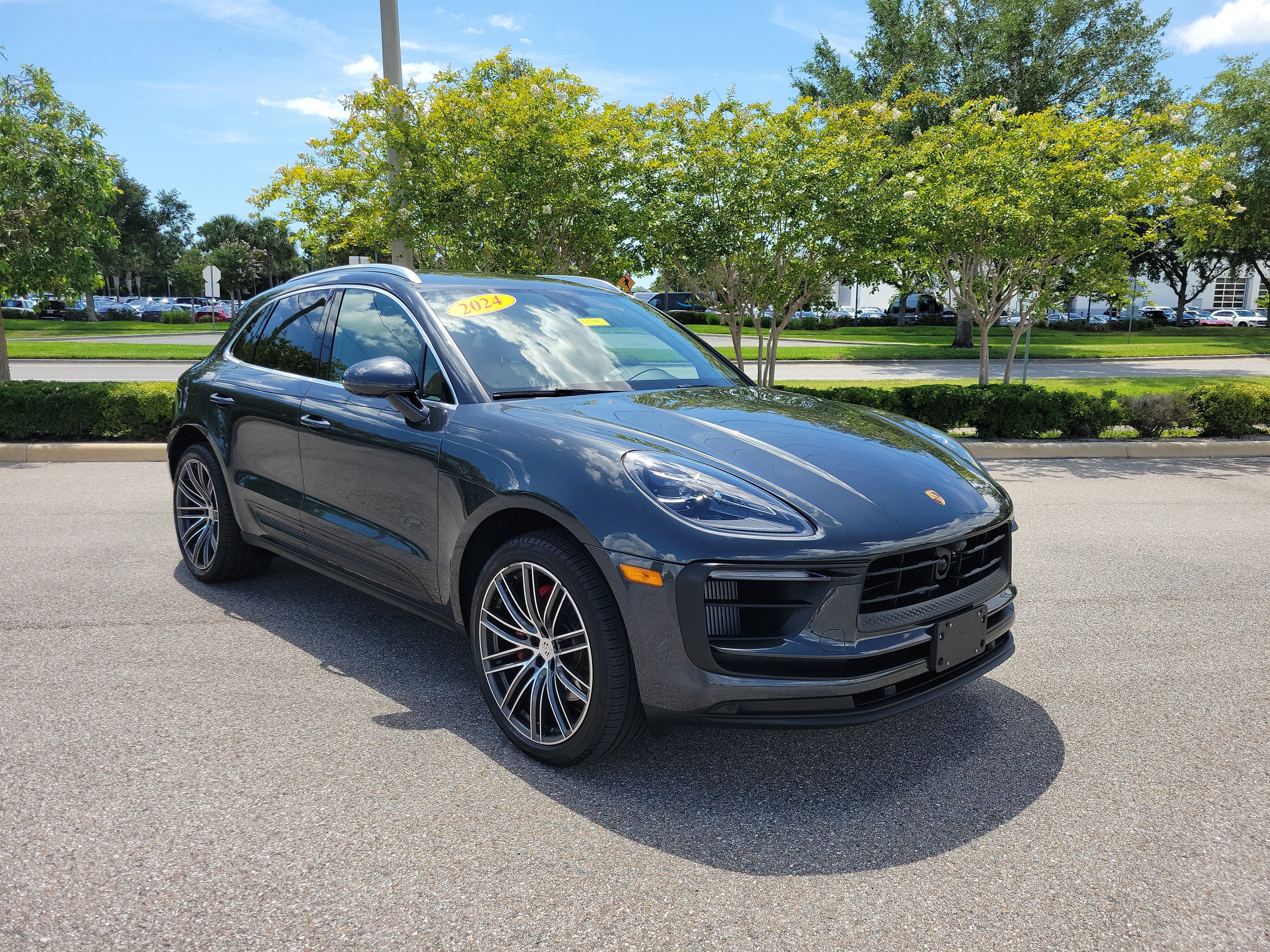 Certified 2024 Porsche Macan S AWD/4WD image 1