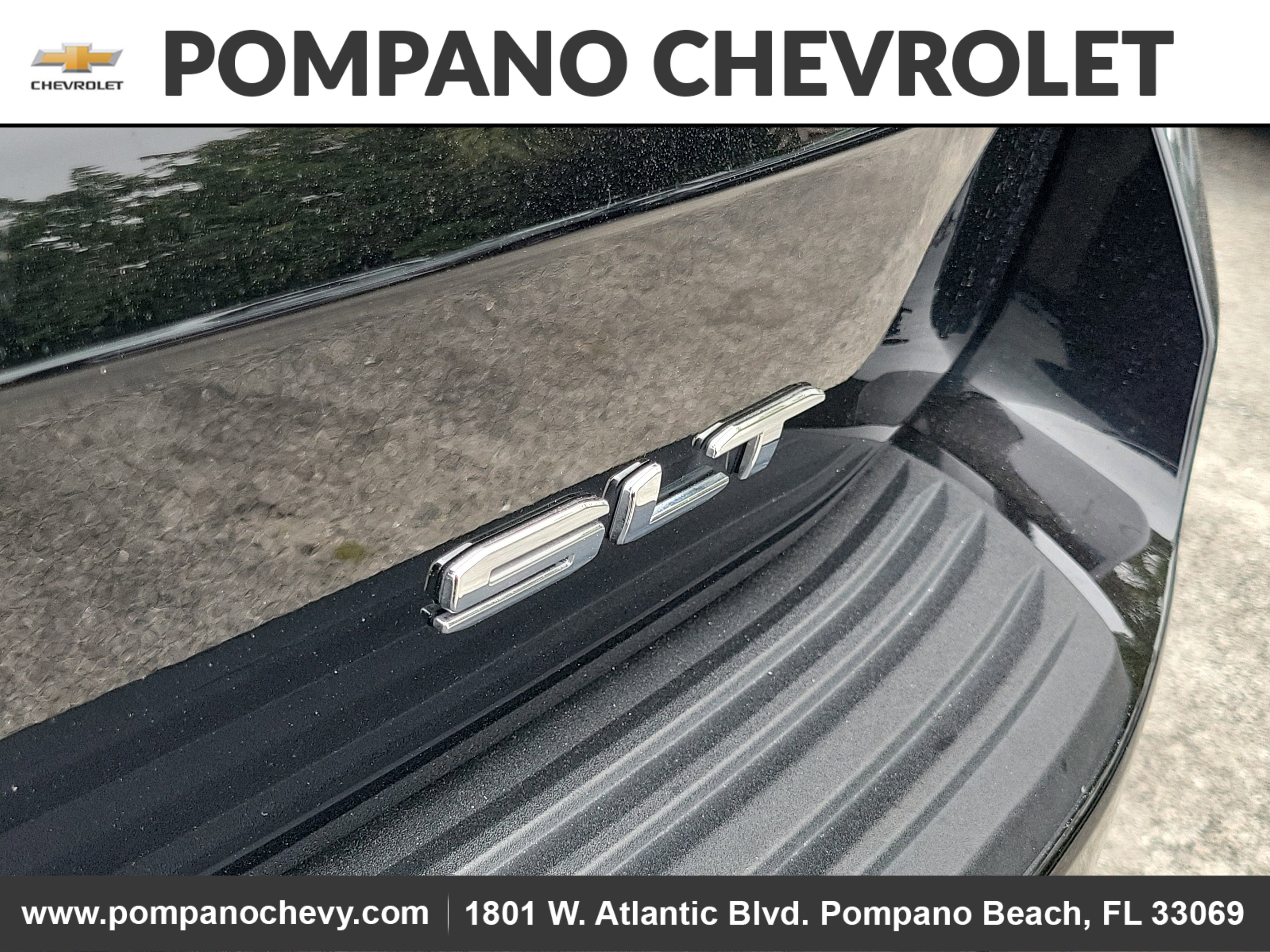 Used 2023 GMC Yukon SLT w/ SLT Premium Package image 12