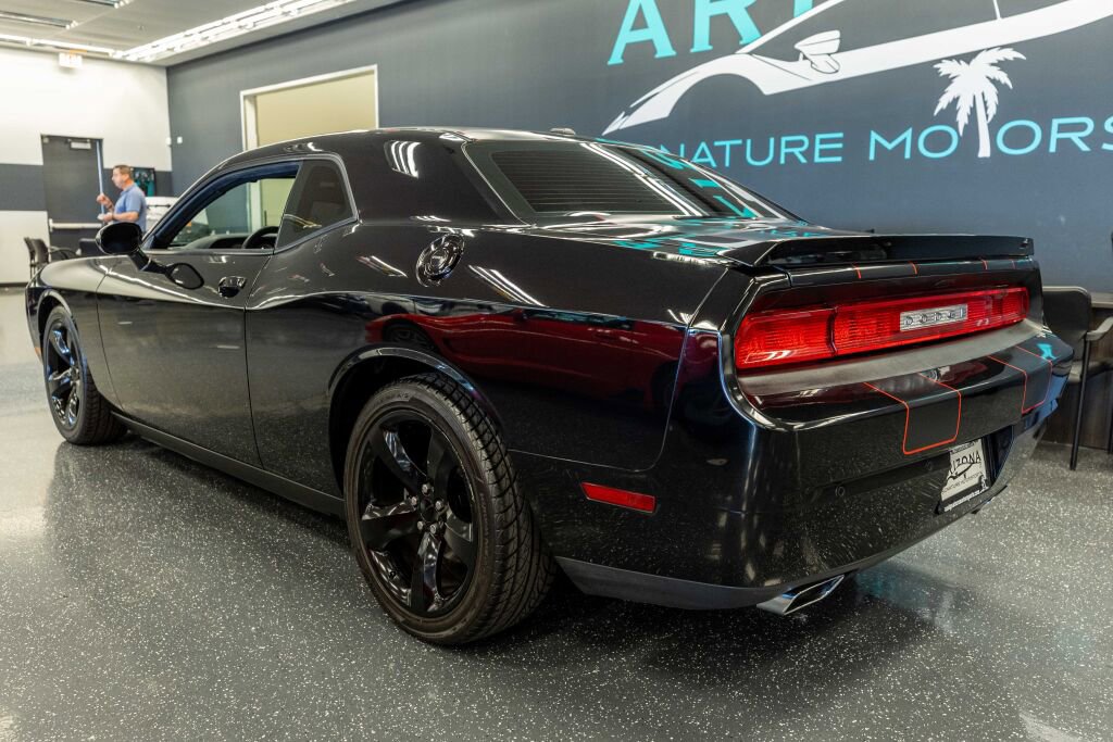 Used 2013 Dodge Challenger R/T w/ Blacktop Pkg image 12