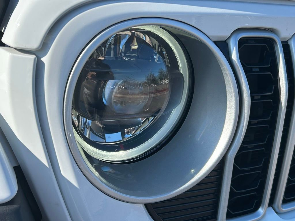 Used 2024 Jeep Wrangler Sahara image 39