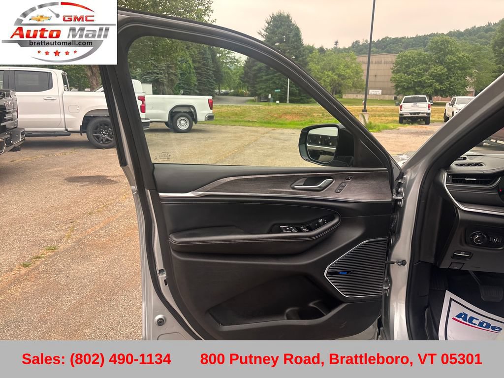 Used 2021 Jeep Grand Cherokee L Overland w/ Luxury Tech Group IV AWD/4WD image 12