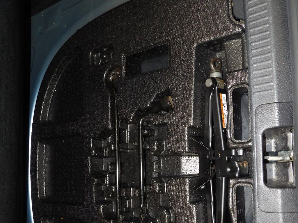 Used 2019 Toyota Camry LE image 19