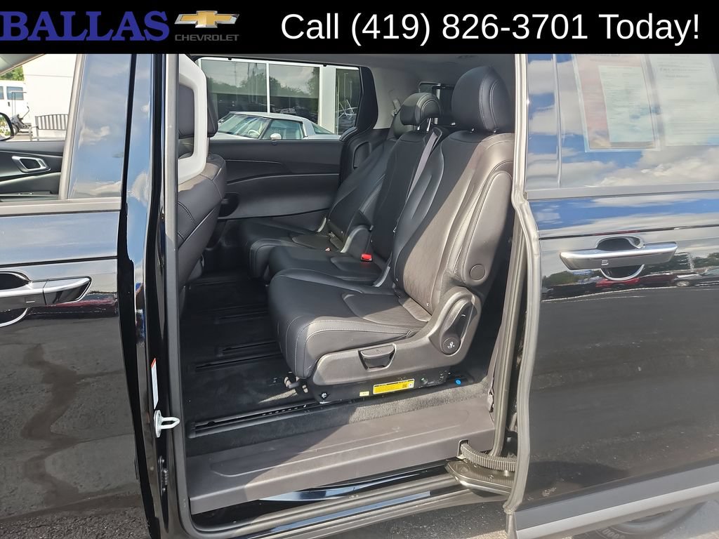Used 2026 Kia Carnival SX w/ SX Dark Edition Package FWD image 23