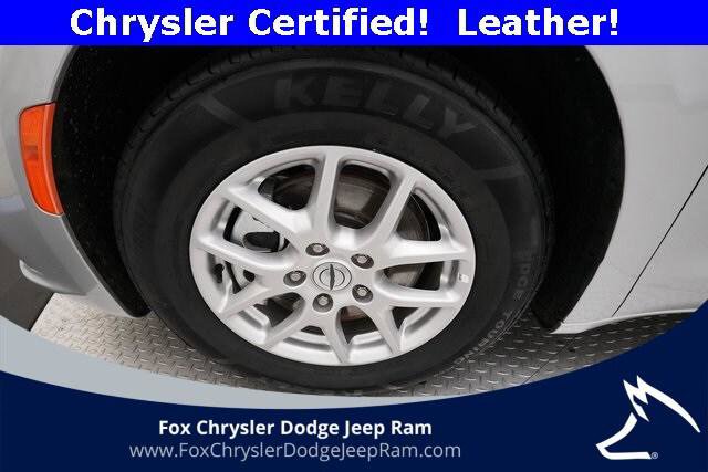 Certified 2024 Chrysler Pacifica Touring-L image 27