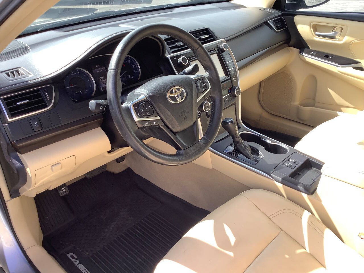 Used 2017 Toyota Camry XLE FWD image 27