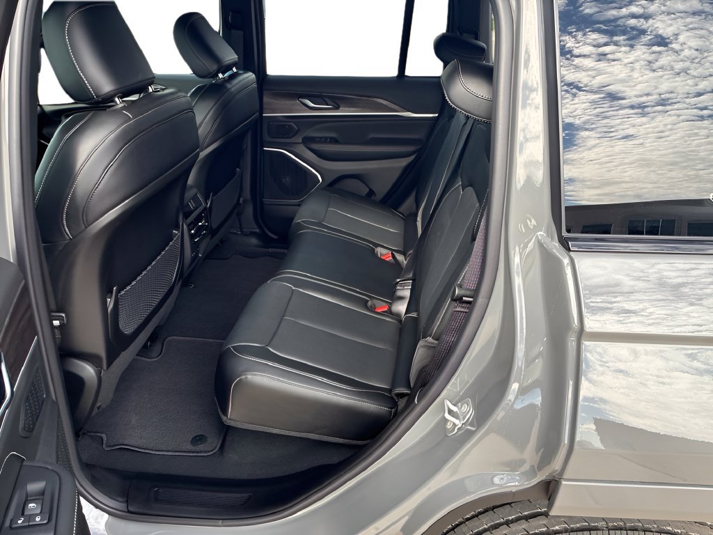 New 2027 Jeep Grand Cherokee Limited AWD/4WD image 23