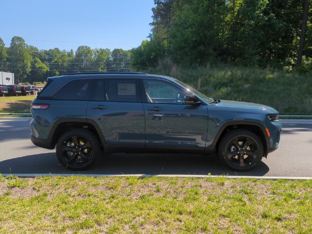 New 2026 Jeep Grand Cherokee Limited w/ Limited Altitude Package AWD/4WD image 14
