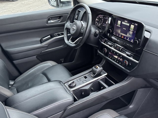 Used 2022 Nissan Pathfinder SL image 9
