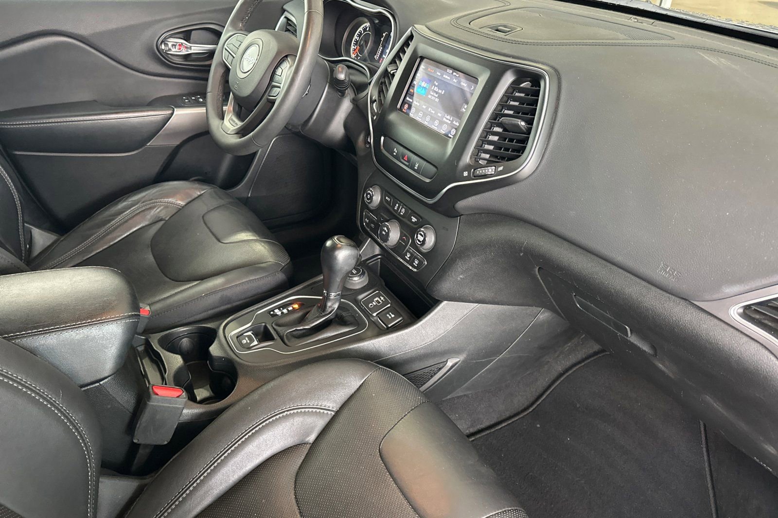 Used 2021 Jeep Cherokee Latitude Lux AWD/4WD image 16