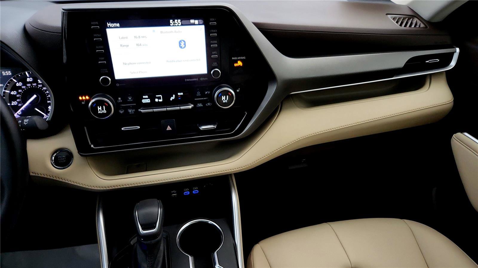 Used 2022 Toyota Highlander XLE image 42