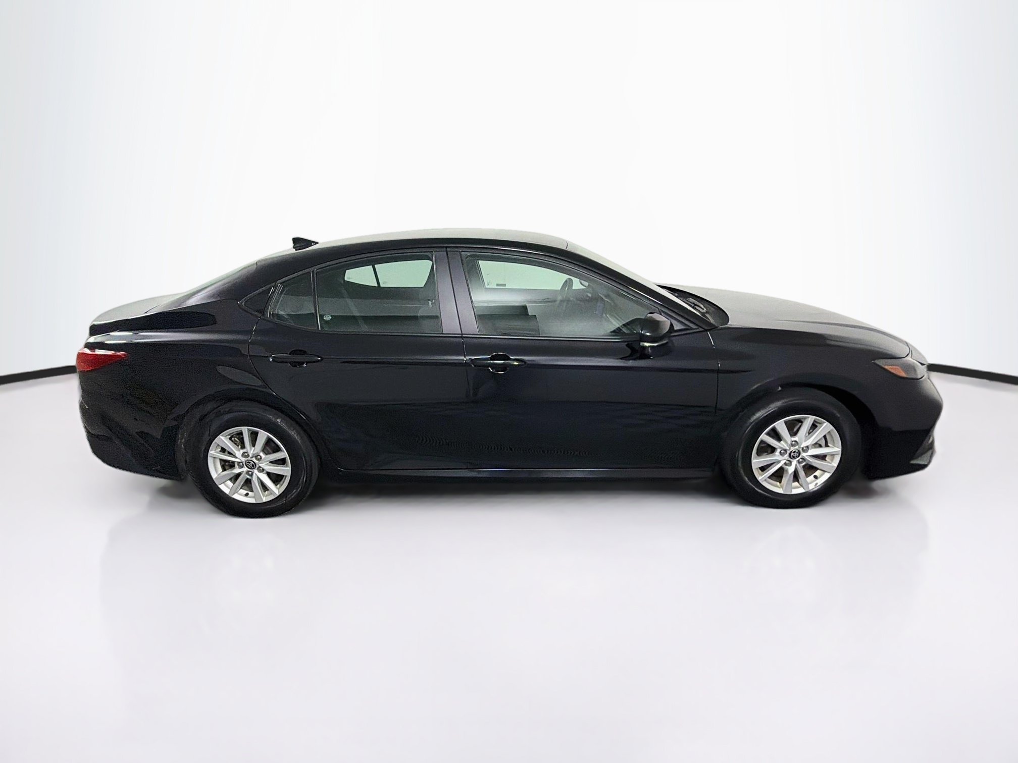 Used 2025 Toyota Camry LE FWD image 10