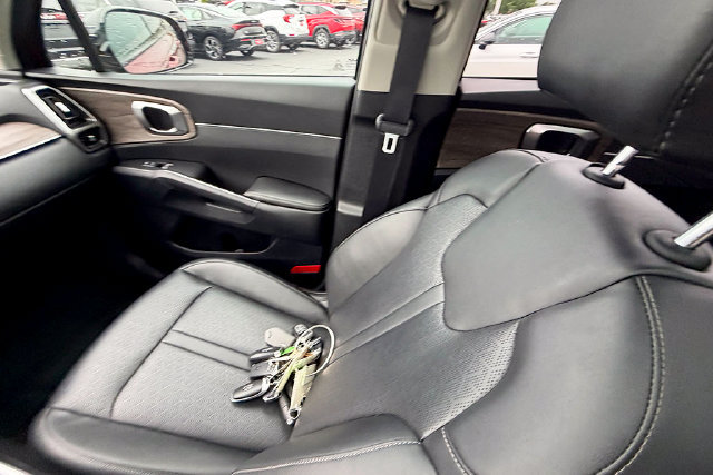 Used 2022 Kia Sorento S w/ Panoramic Sunroof Package AWD/4WD image 16