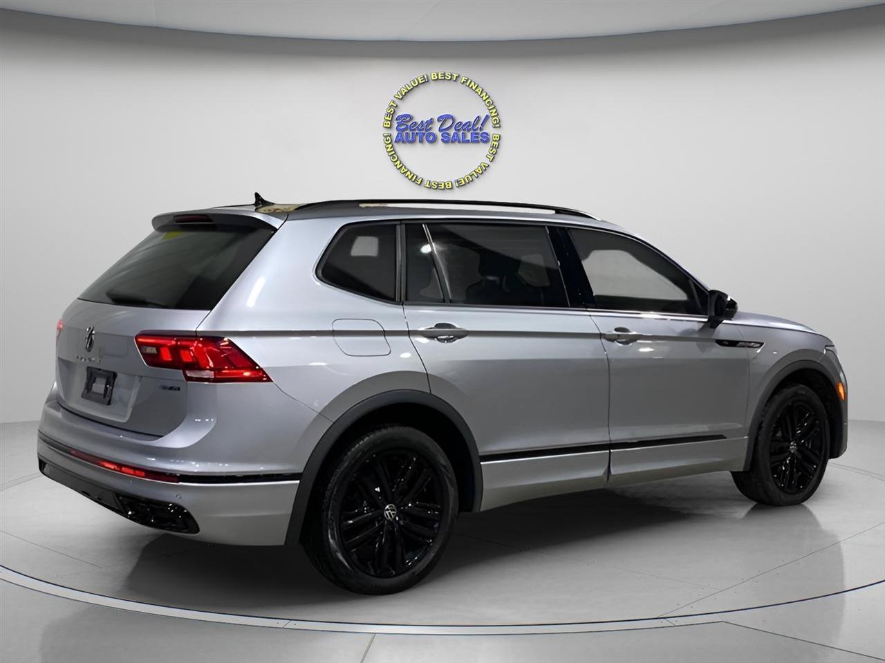 Used 2022 Volkswagen Tiguan SE R-Line AWD/4WD image 6