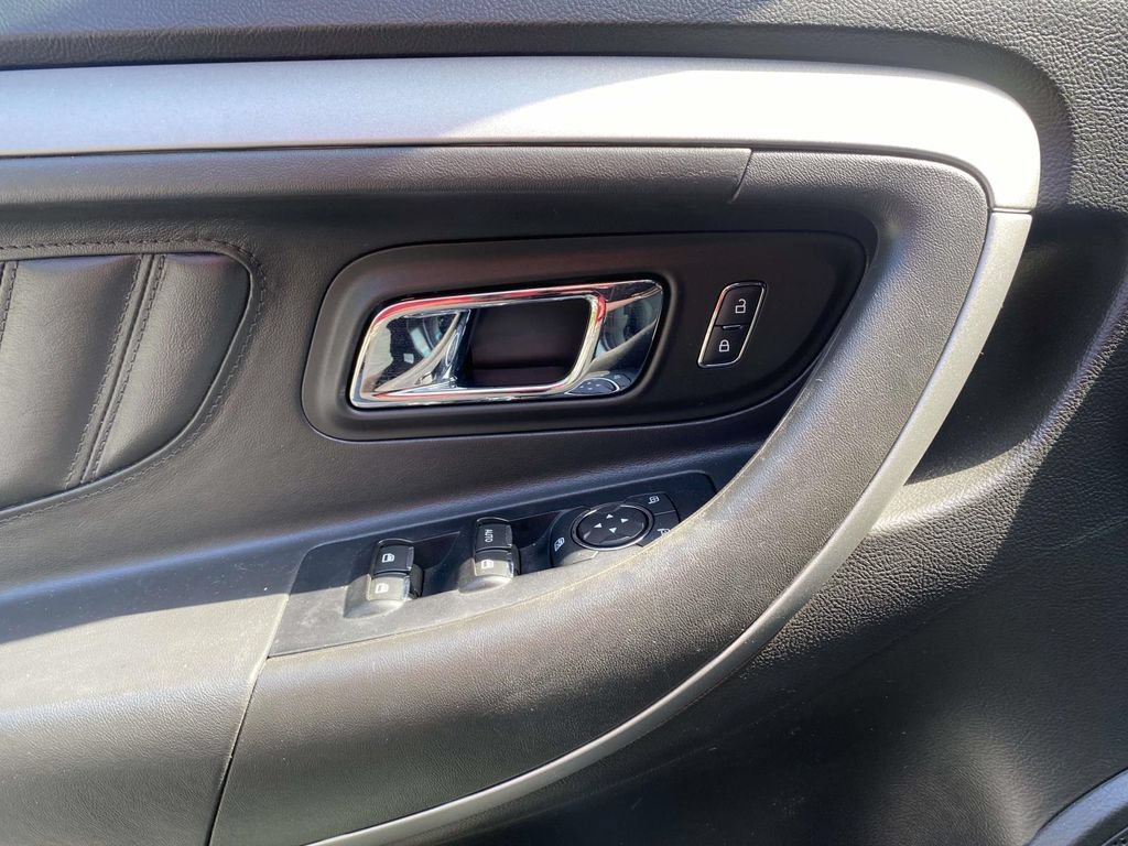 Used 2019 Ford Taurus SEL w/ Equipment Group 201A FWD image 16