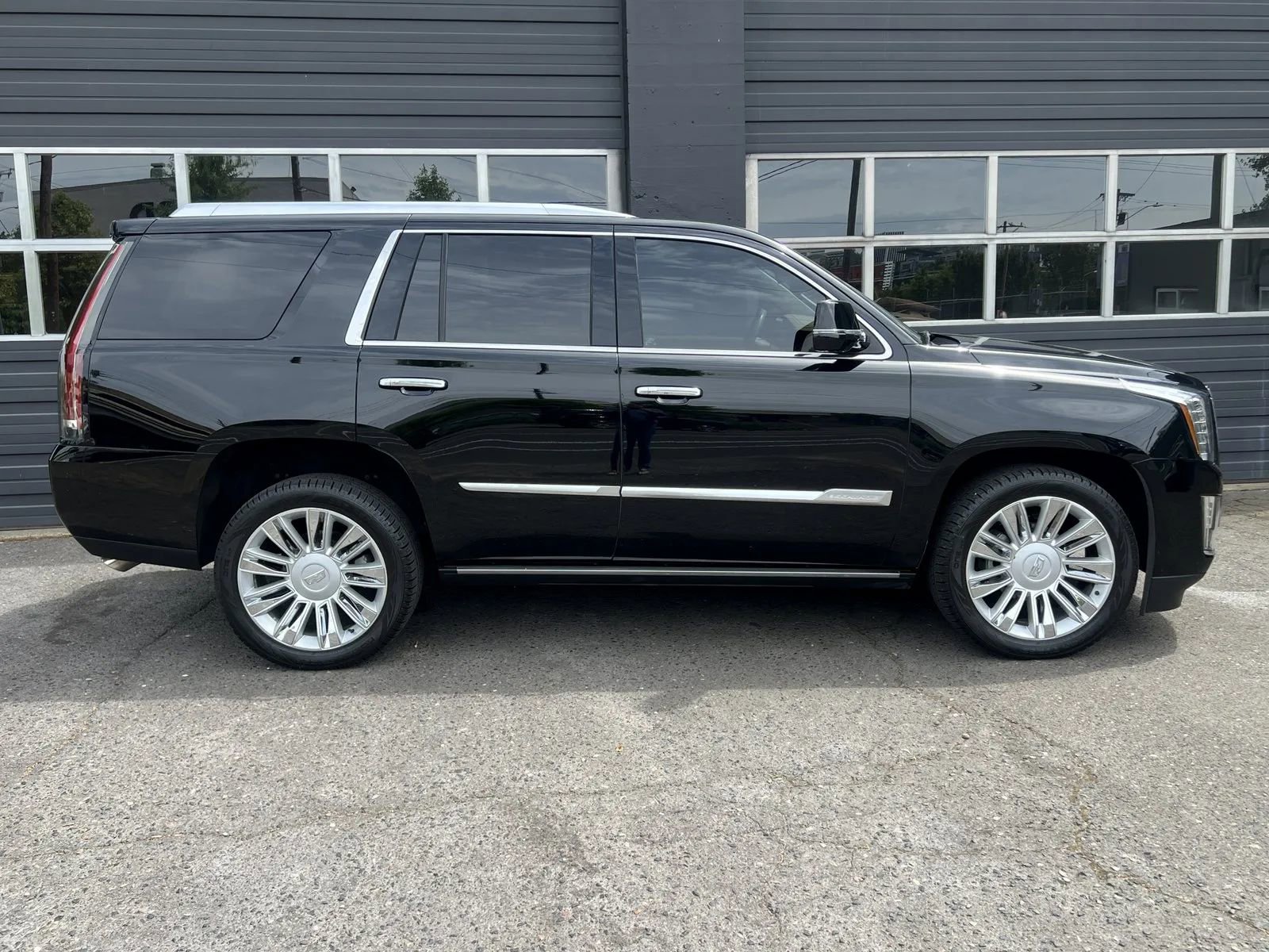 Used 2015 Cadillac Escalade Platinum image 7