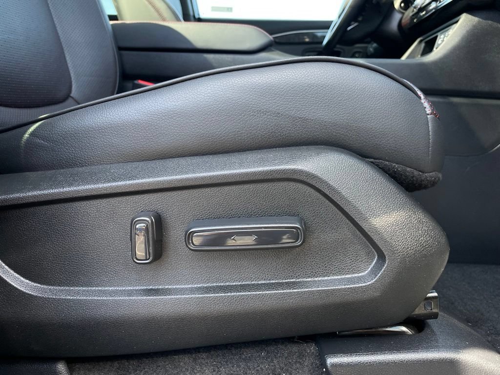 Certified 2025 Honda Pilot Black Edition image 31