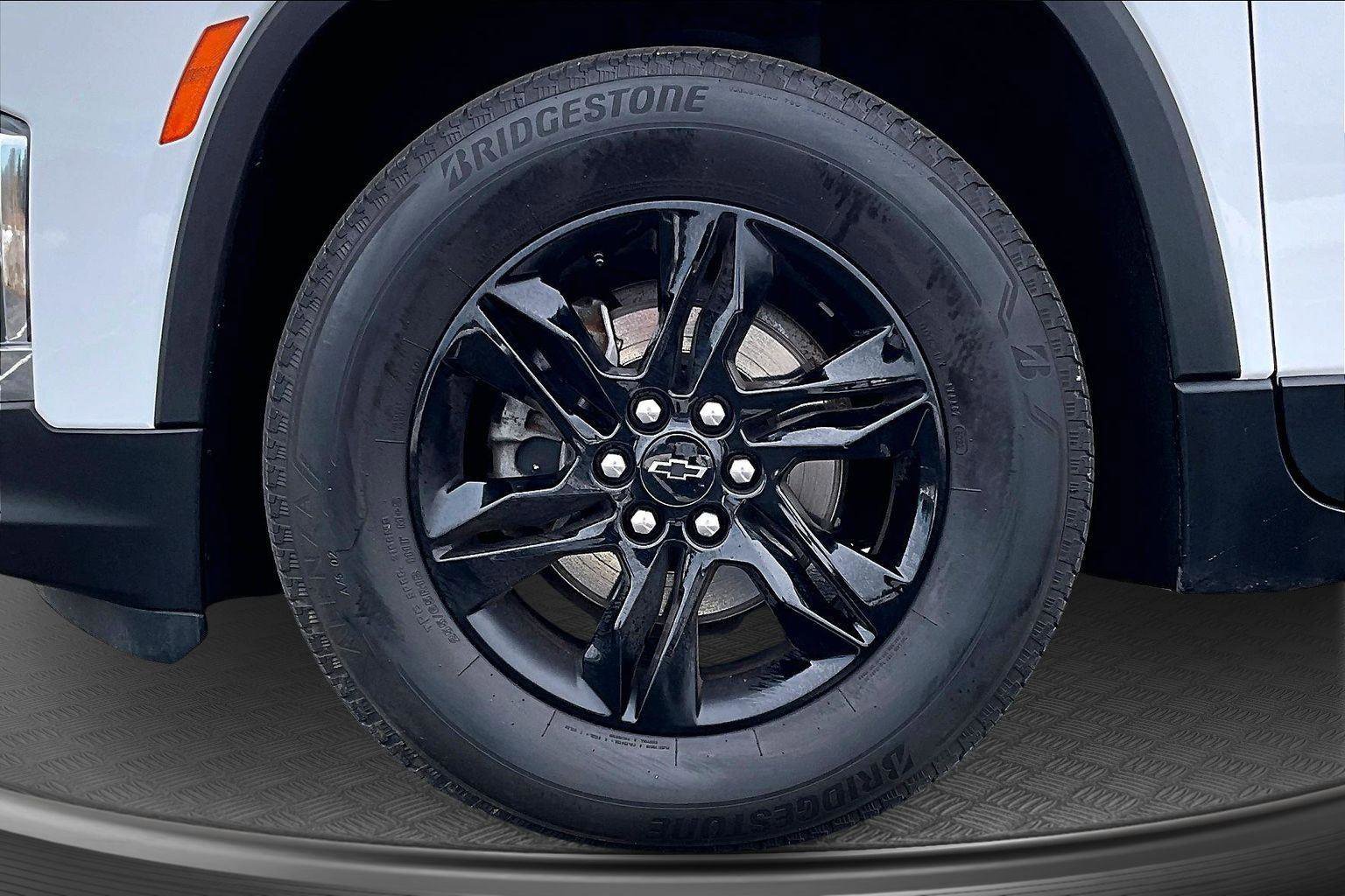 Used 2023 Chevrolet Traverse LT w/ Midnight/Sport Edition image 10