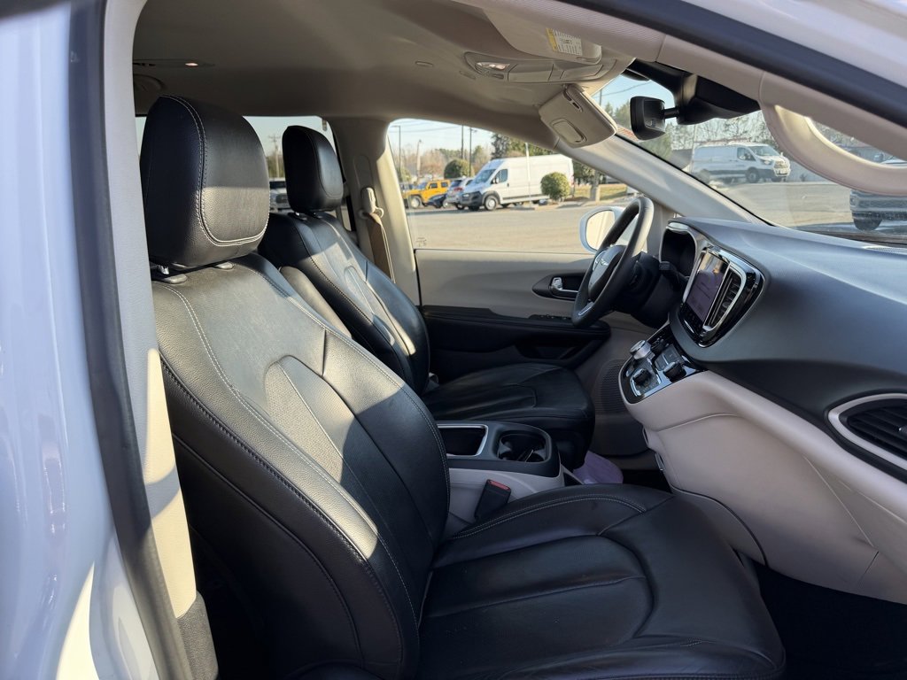 Used 2022 Chrysler Pacifica Touring-L image 31