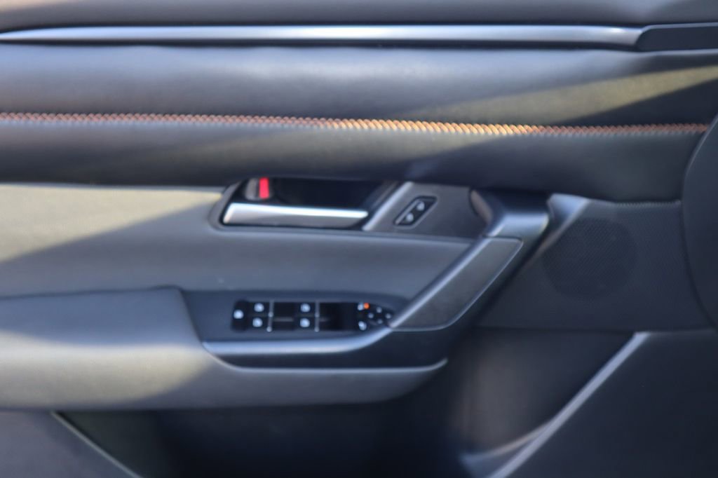 Used 2025 MAZDA CX-50 AWD 2.5 Hybrid w/ Premium Pkg image 17