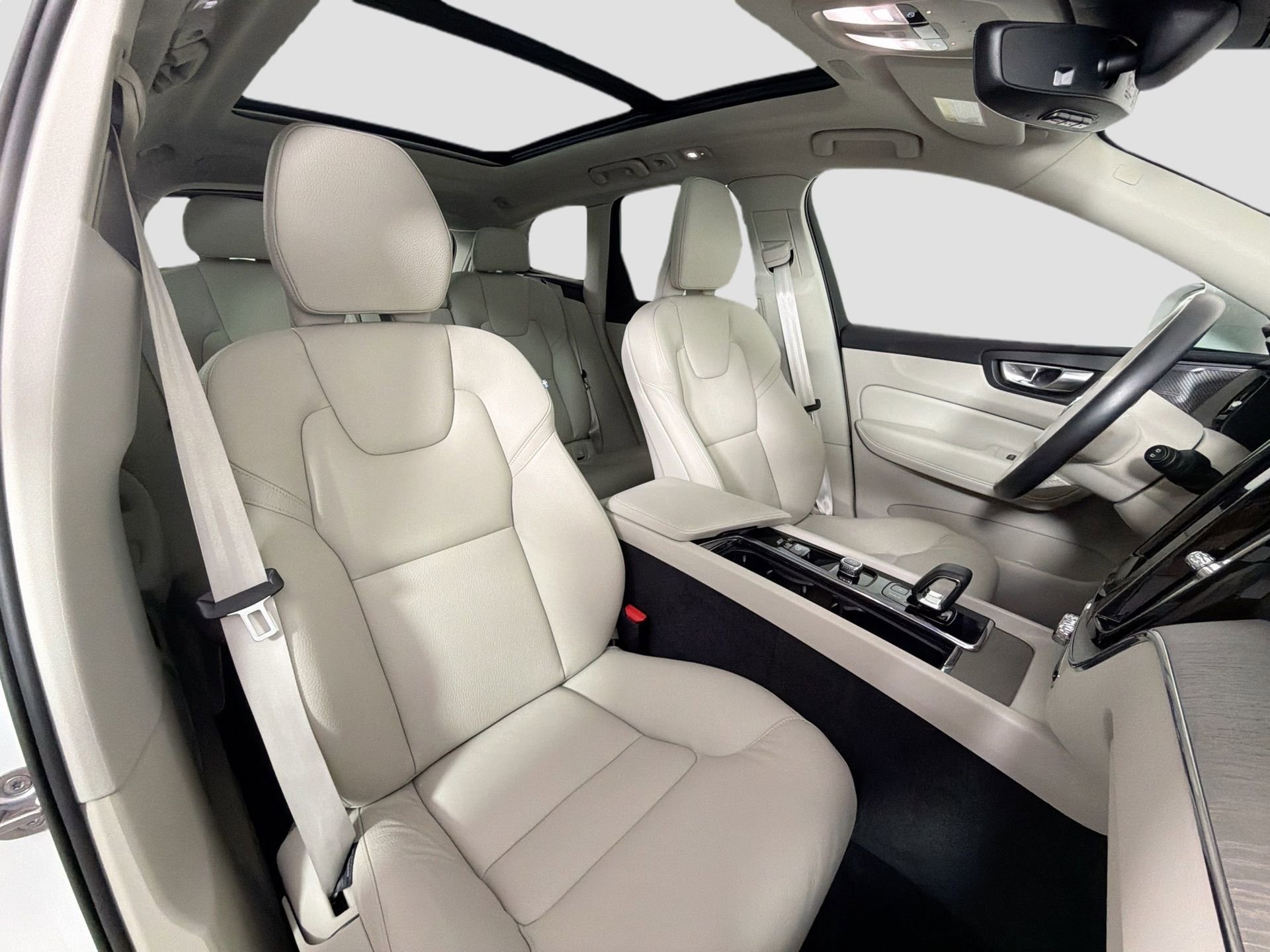 Certified 2023 Volvo XC60 B5 Plus w/ Protection Package Premier FWD image 29