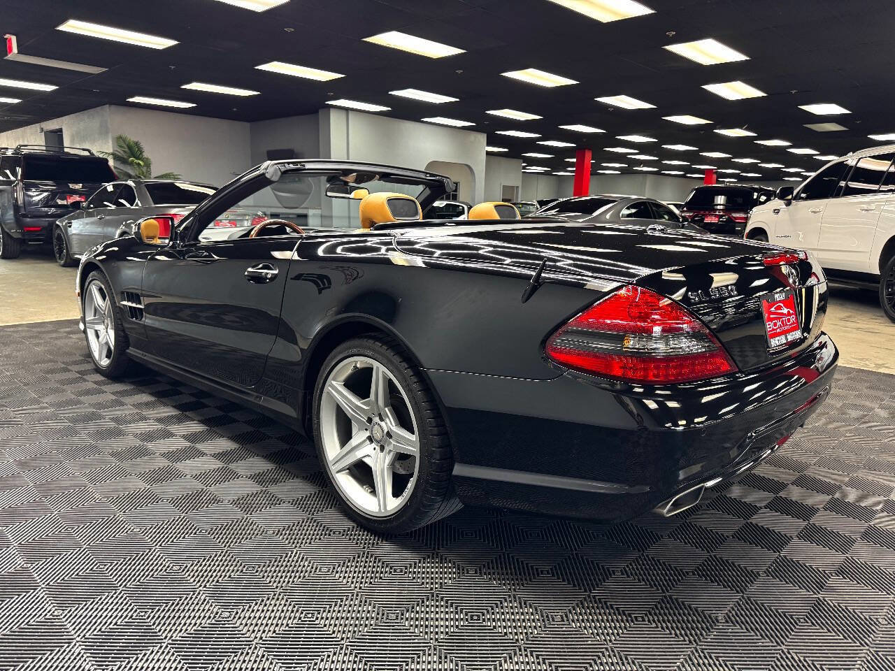Used 2011 Mercedes-Benz SL 550 image 14