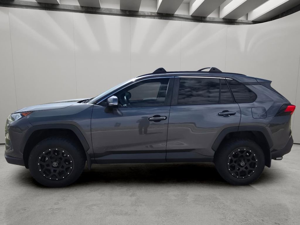 Used 2021 Toyota RAV4 XLE AWD/4WD image 2