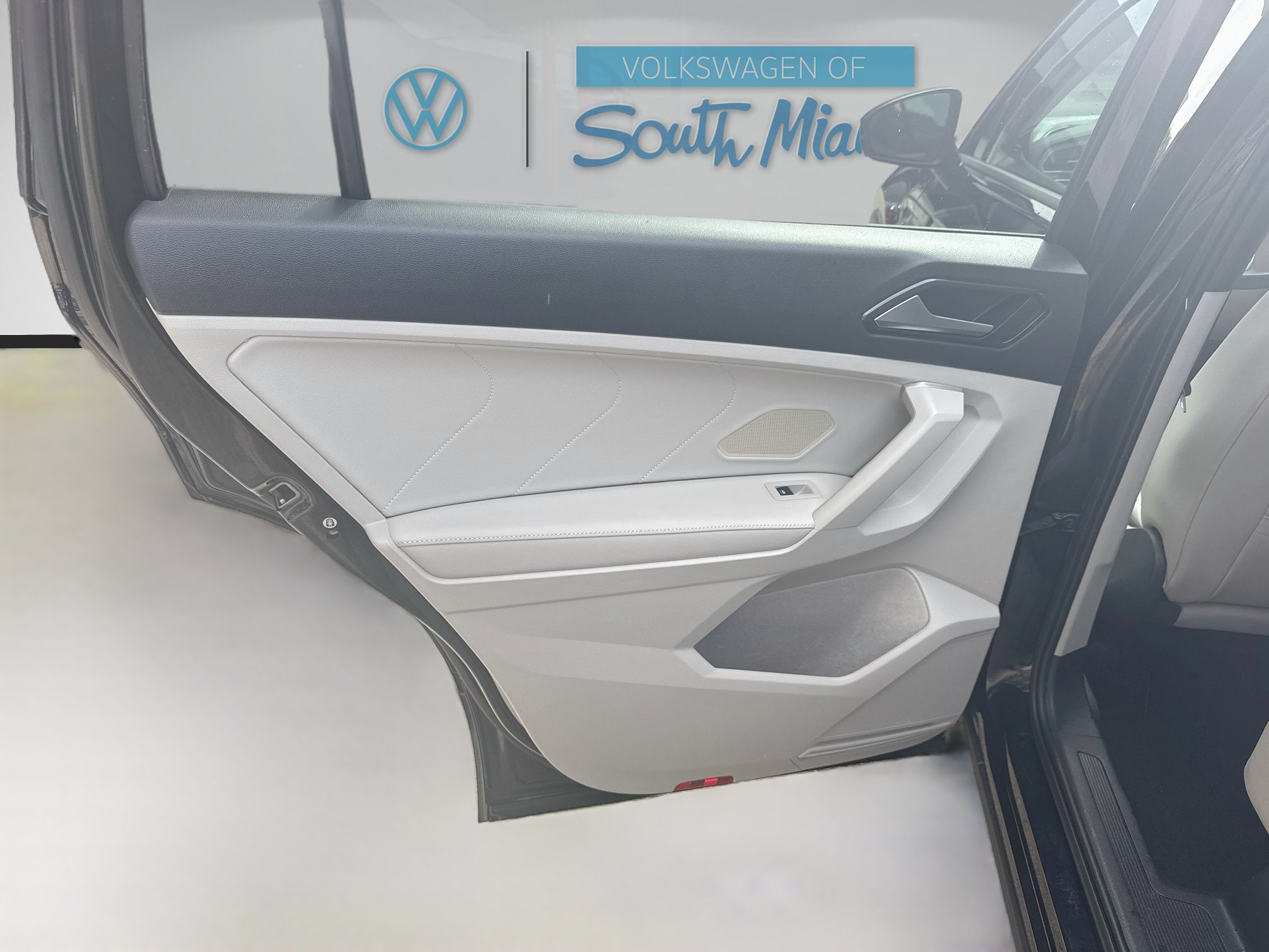Used 2024 Volkswagen Tiguan SE R-Line FWD image 25