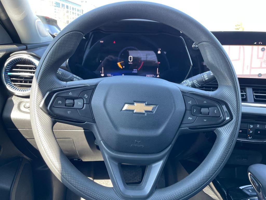 Used 2025 Chevrolet Trax LT image 15