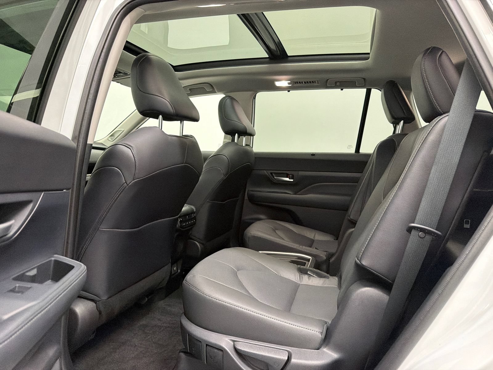 Used 2025 Toyota Grand Highlander AWD image 18