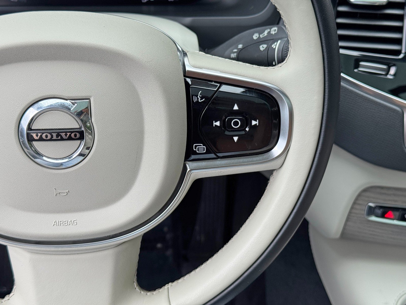Used 2025 Volvo XC90 T8 Plus AWD/4WD image 24