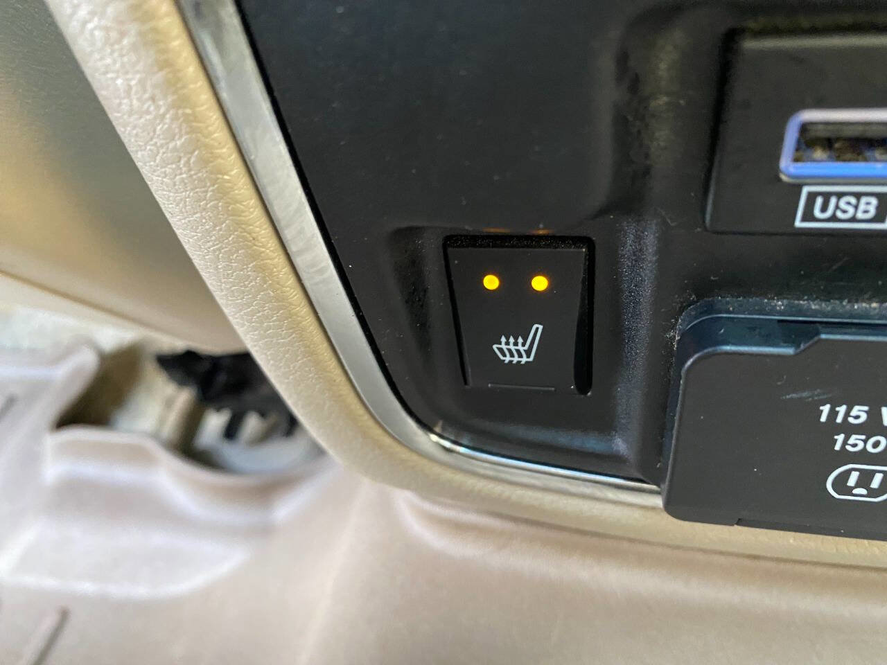 Used 2017 Jeep Grand Cherokee Overland image 54