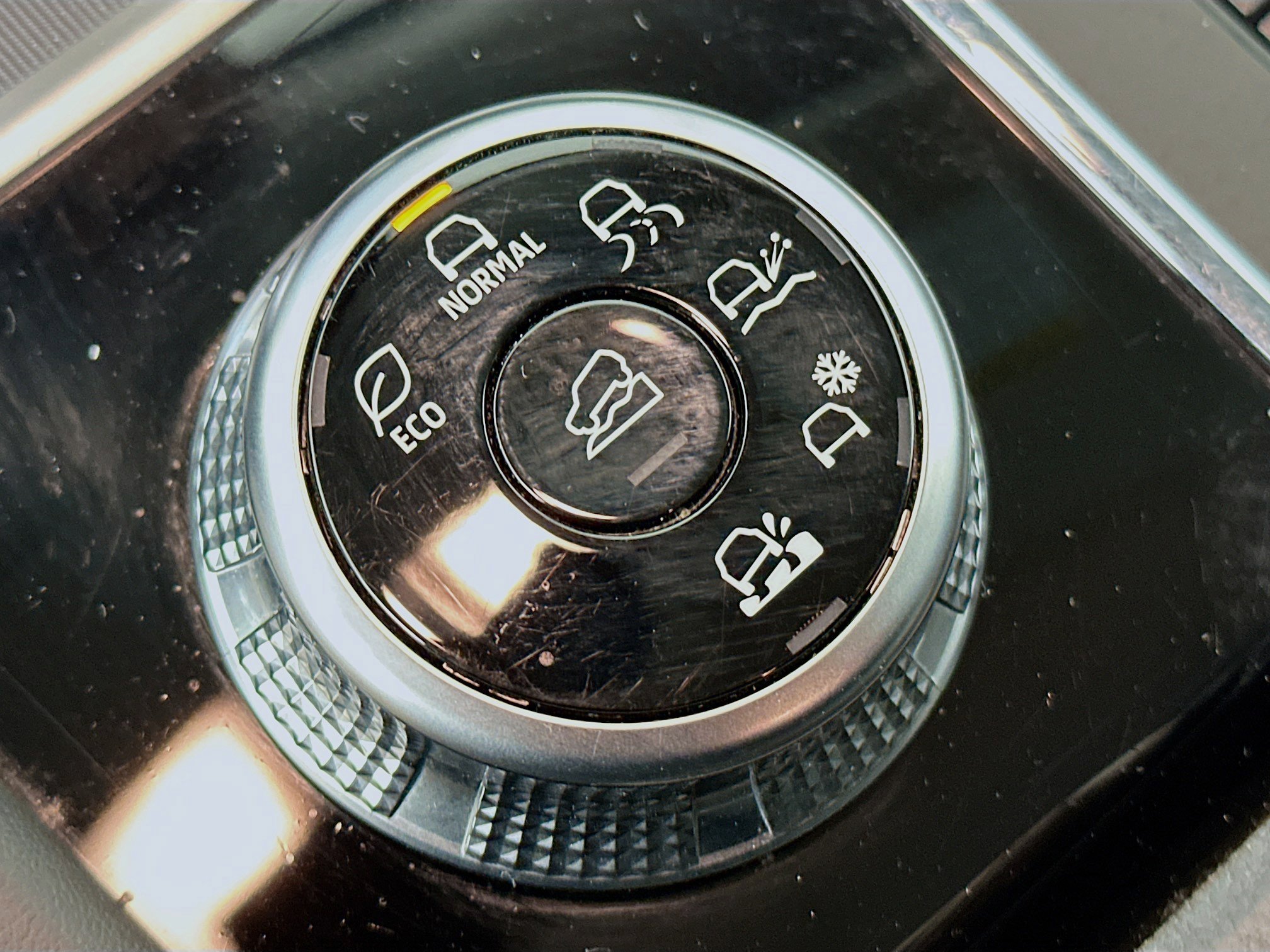 Used 2024 Mitsubishi Outlander SE Black Edition image 26