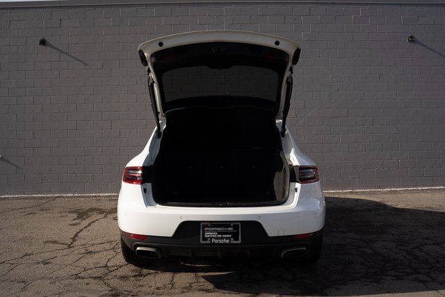 Certified 2018 Porsche Macan image 13