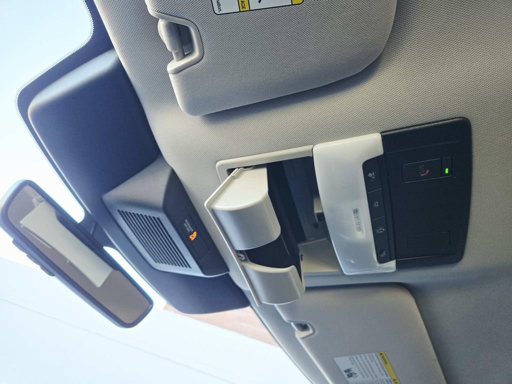 Used 2023 Nissan Pathfinder SL w/ Black Appearance Package image 34