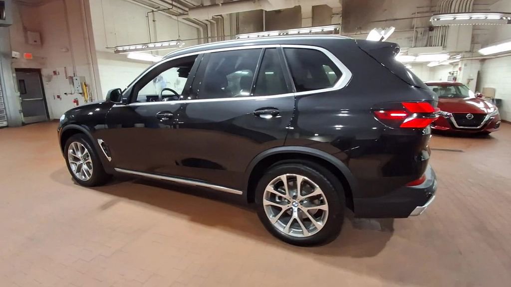 Used 2025 BMW X5 xDrive40i w/ Premium Package image 6